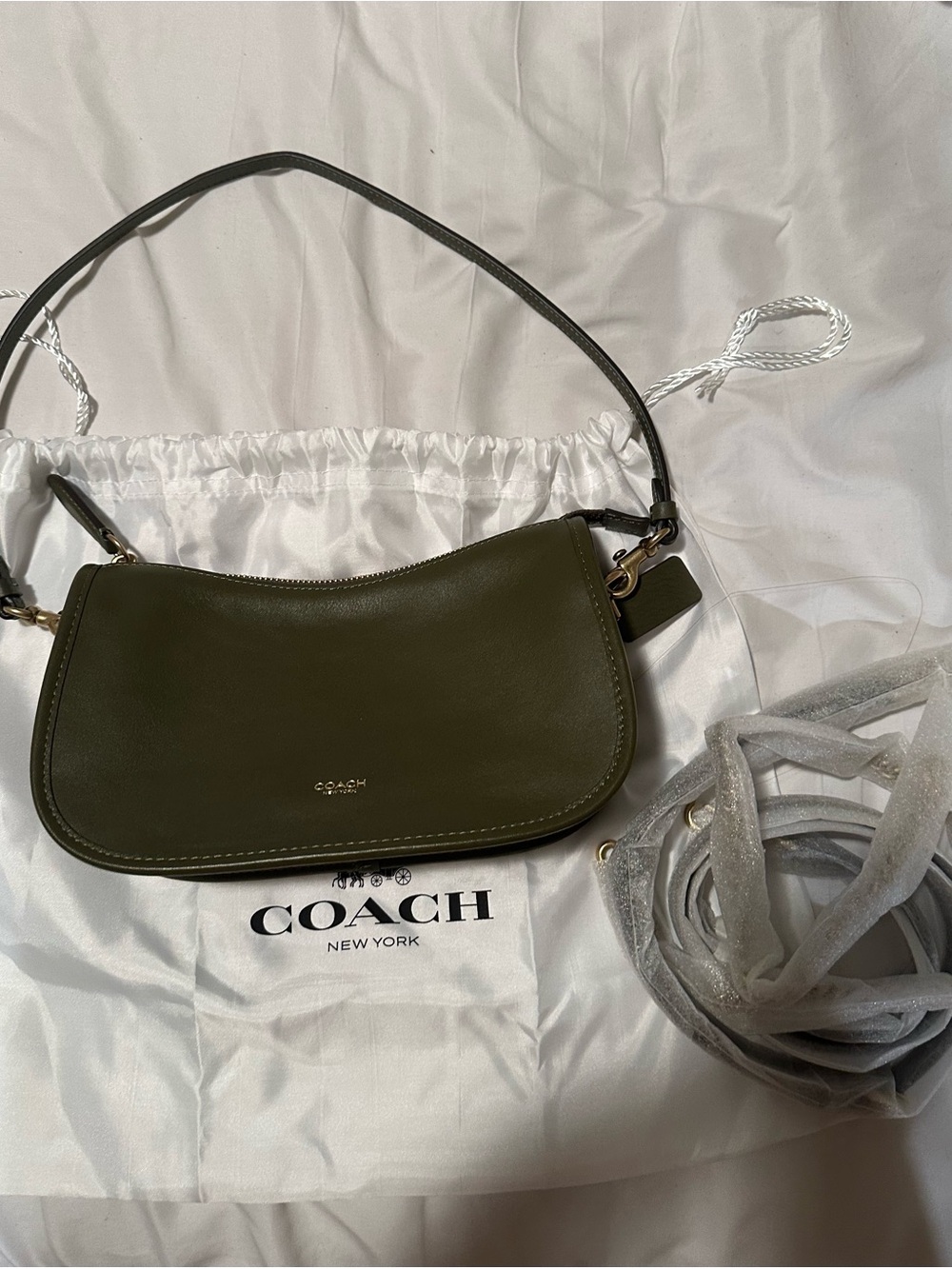 Coach Olive Waverly Leather Shoulder Bag with Gold Chain - Picture 3 of 9